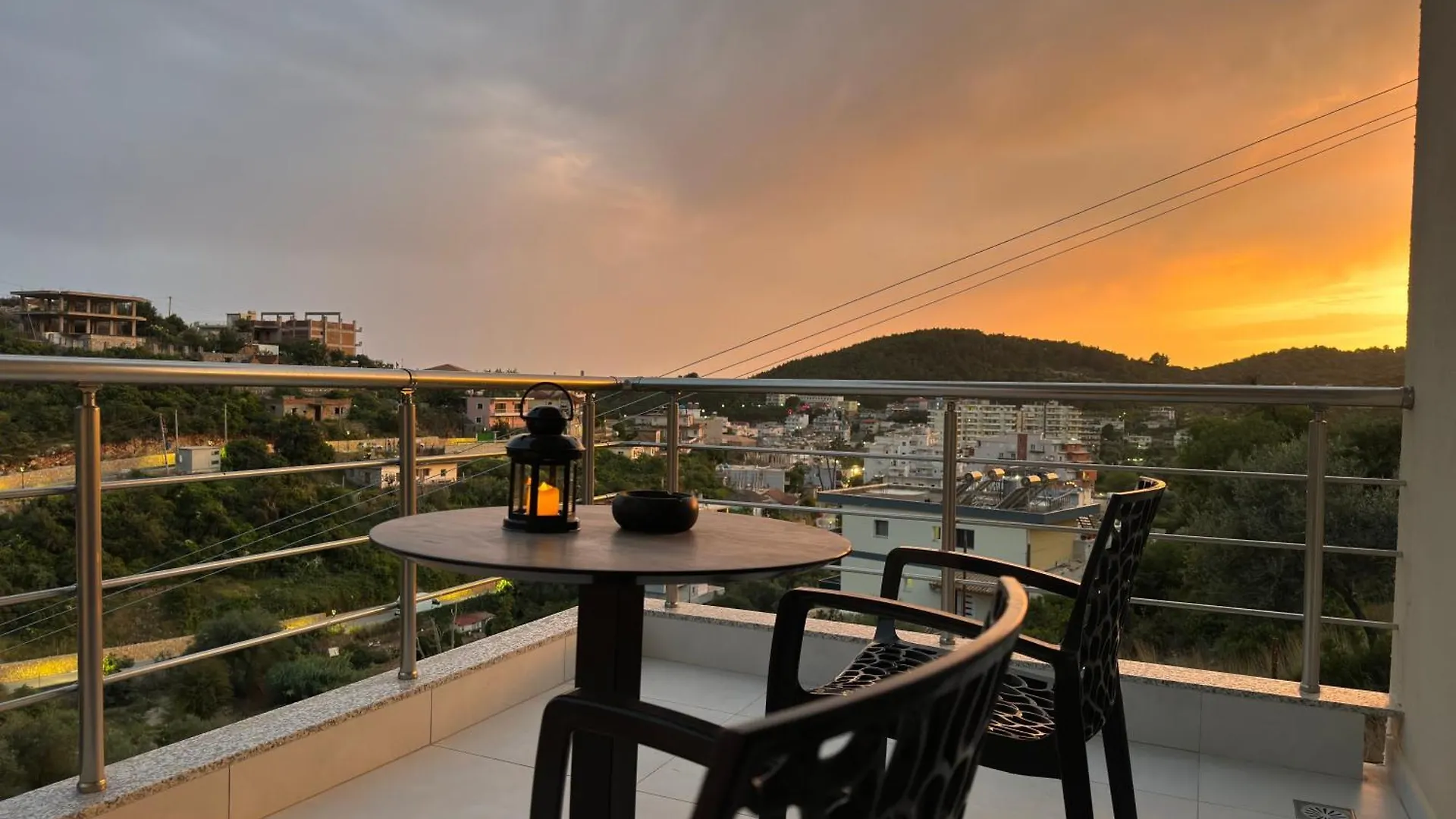 Ion Rooms Himarë