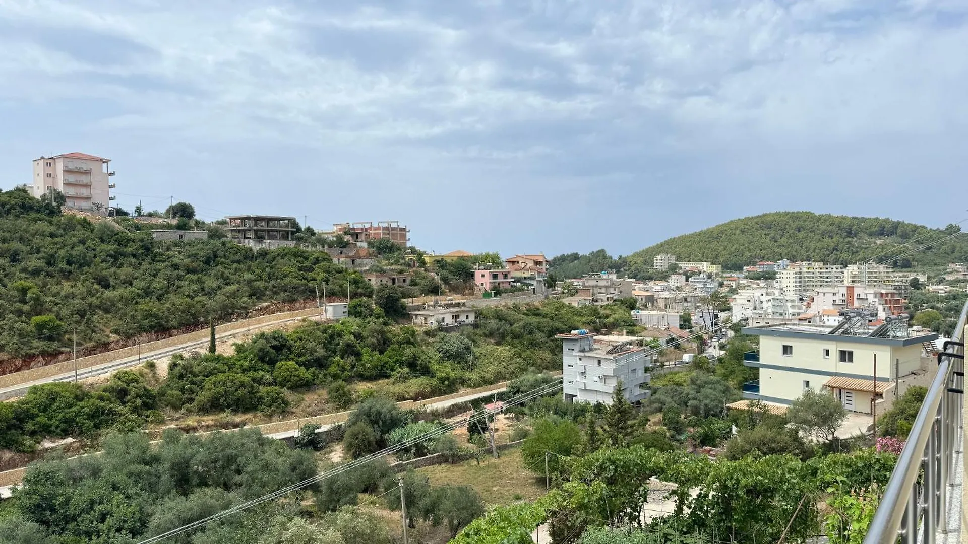 Ion Rooms Himarë Penzion