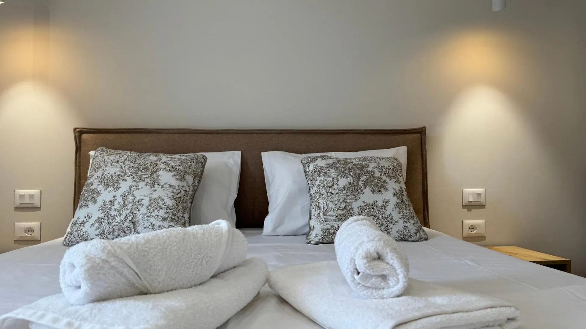 Ion Rooms Himarë