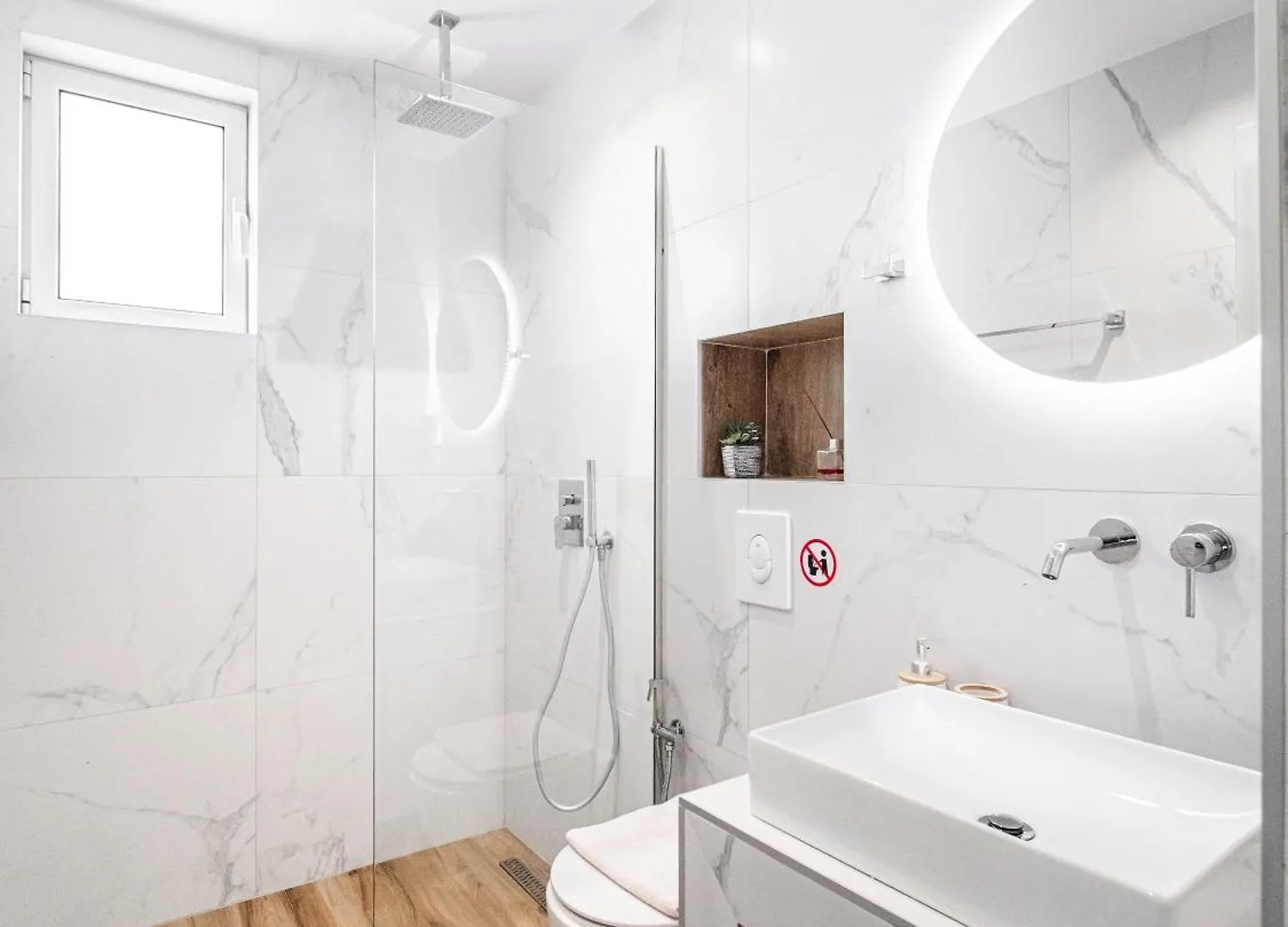 Ion Rooms Himarë Pensión