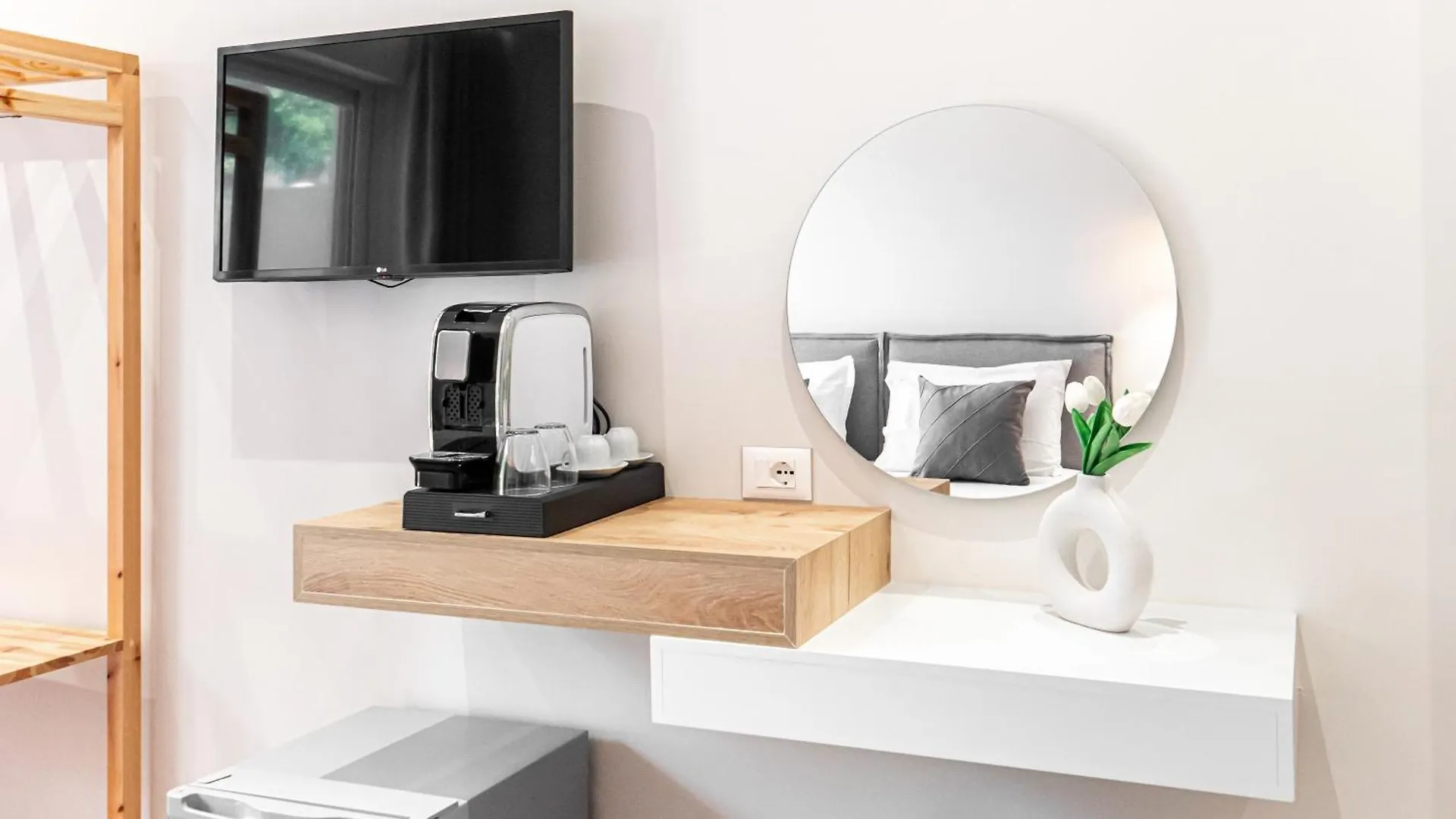Ion Rooms Himarë Pensión