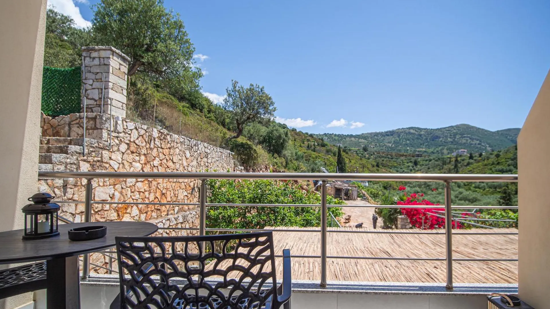 Ion Rooms Himarë Penzion