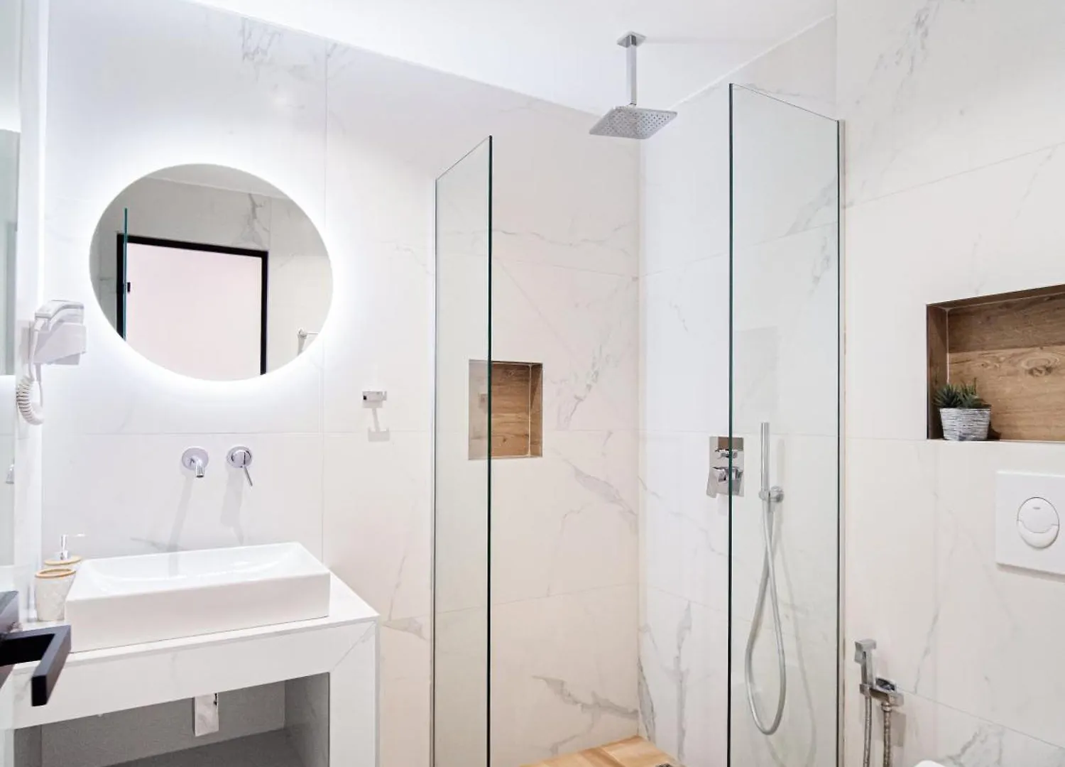 Ion Rooms Himarë Penzion
