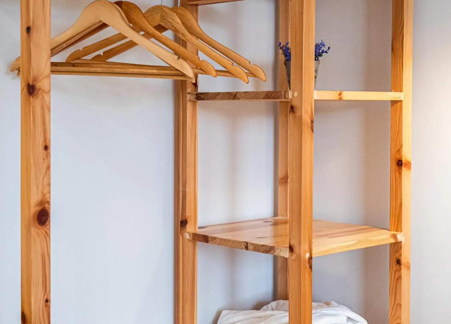 Ion Rooms Himarë